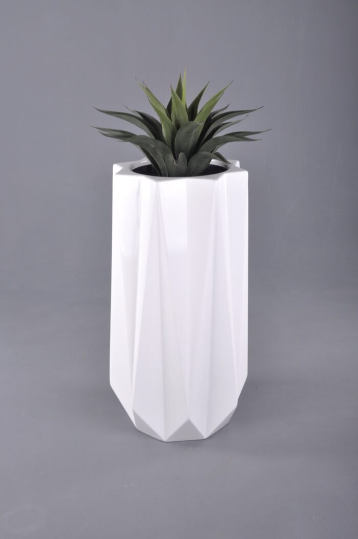 Round Jagged Pattern Urn